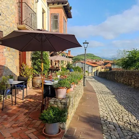 Hospederia Santillana 3*