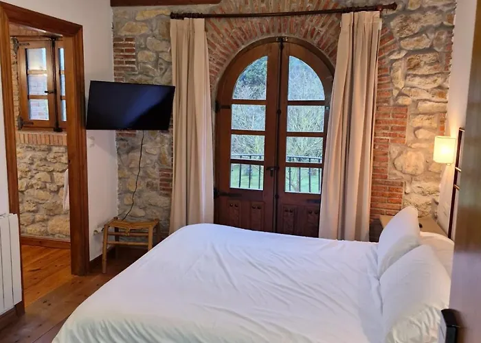 Hospederia Santillana 3* סנטילנה דל מר