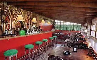 Hospederia Santillana סנטילנה דל מר