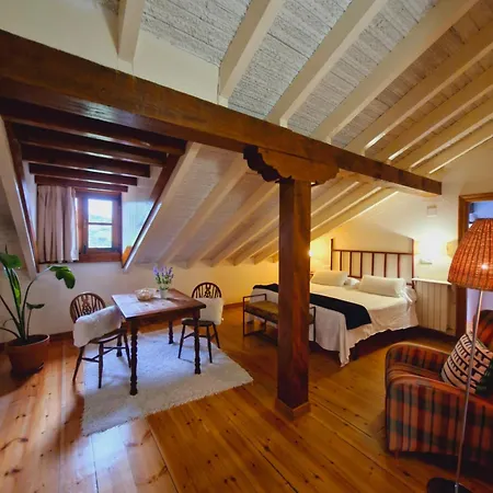 Hospederia Santillana 3*