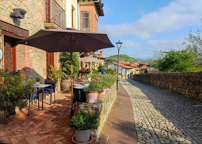 Hospederia Santillana 3*