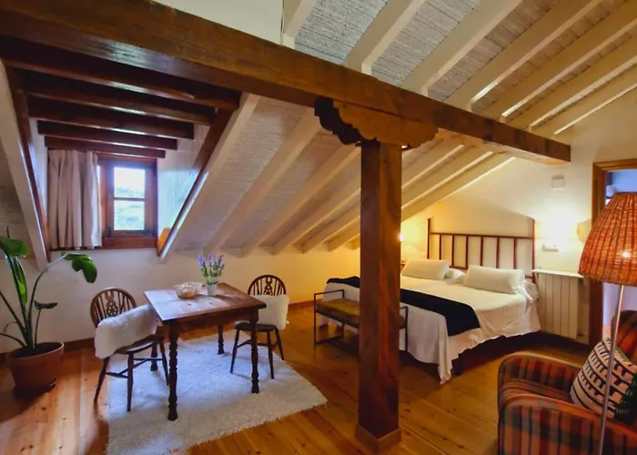 Hospederia Santillana 3*