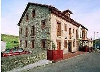 Hospederia Santillana 3*